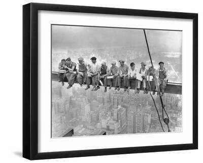 New York Construction Workers Lunching on a Crossbeam - Black Framed Art Print Wall Art, 16x12