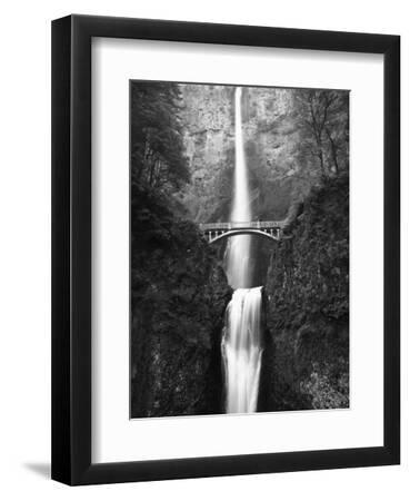 View of Multnomah Falls in Columbia Gorge, Oregon, USA - Black Framed Art Print Wall Art, 9x12